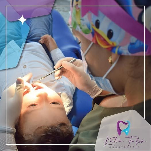 Niño en cita de odontopediatría con Katia Falón Odontología en Armenia, Quindío